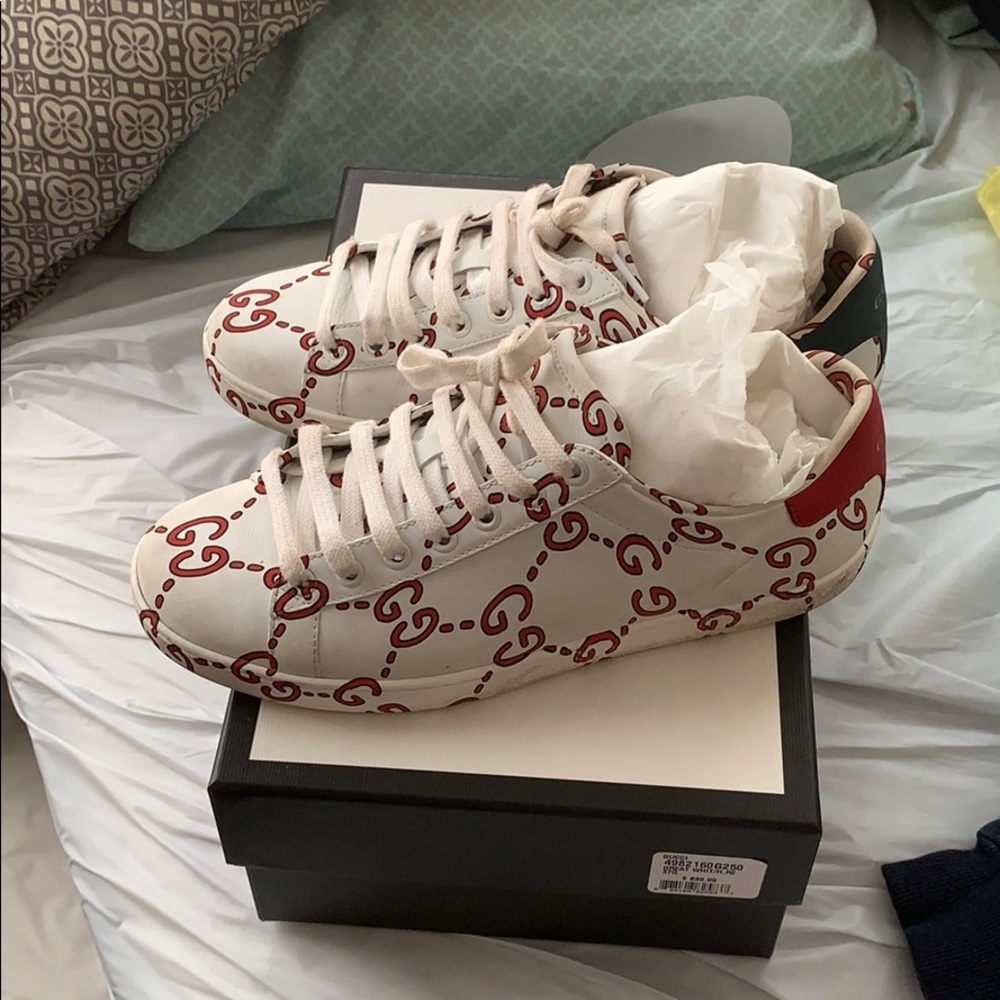 Gucci sneakers with Gucci print